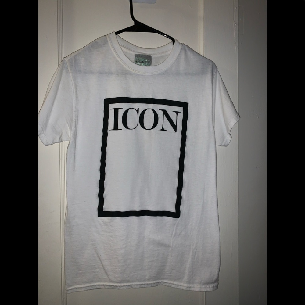 Graphic tee